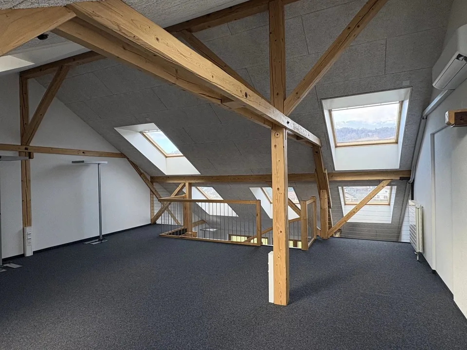 Beautiful commercial space of 90 m2 in a duplex in the old arsenal in Bex