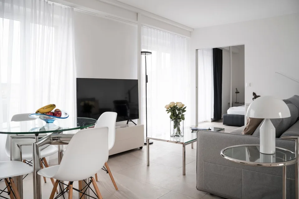 Incantevole appartamento mansardato di 2,5 locali con balcone a Zürich Wiedikon
