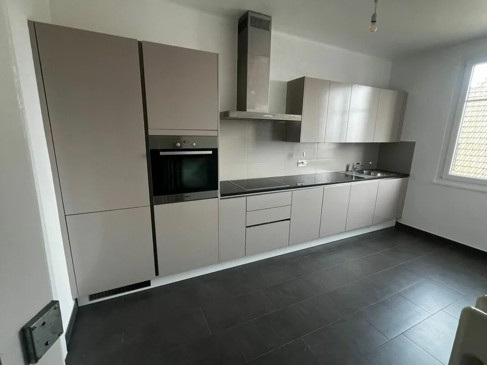 Magnifique appartement de 6 pièces au dernier étage d'un immeuble de caractère - Rue Edouard-Desor 3 à Neuchâtel
