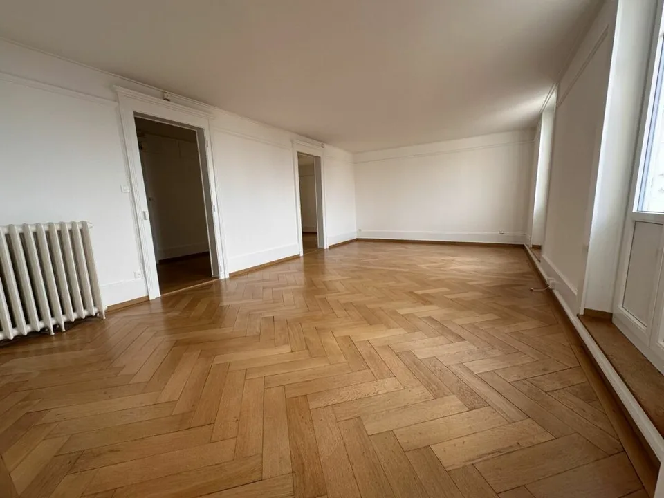 Magnifique appartement de 6 pièces au dernier étage d'un immeuble de caractère - Rue Edouard-Desor 3 à Neuchâtel