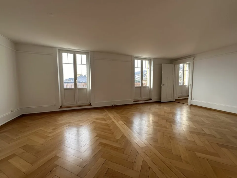 Magnifique appartement de 6 pièces au dernier étage d'un immeuble de caractère - Rue Edouard-Desor 3 à Neuchâtel