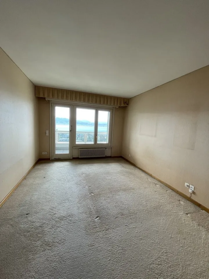 Ampio alloggio con vista sul lago – foto 8 di 12