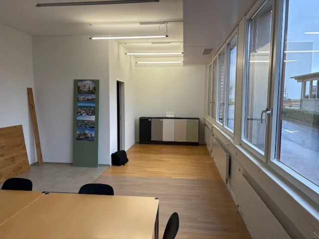 Preiswerter Büro- / Praxisraum Nr. 1 per sofort oder n. Vereinbarung
