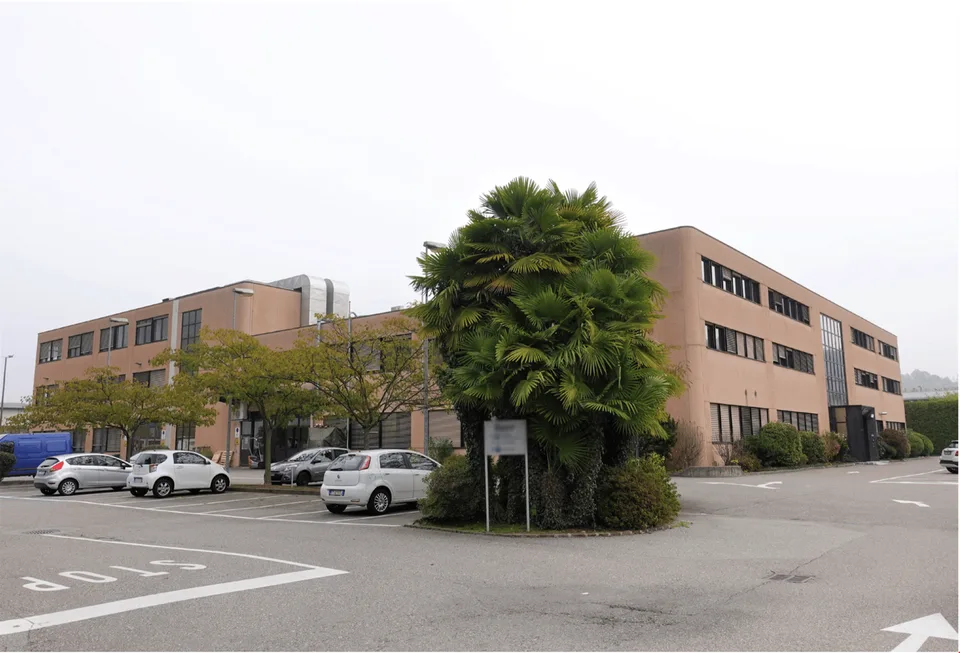 BIOGGIO - Affittasi UFFICI, LABORATORI - Da 1''000-3''300 mq