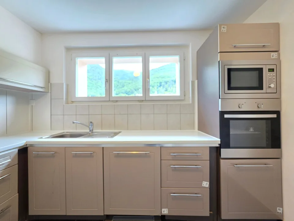 Helles 3,5-Zimmer-Wohnung mit Balkon - sofort verfügbar