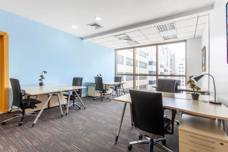 Privater Büroraum für 5 in Regus Spoom Kriens