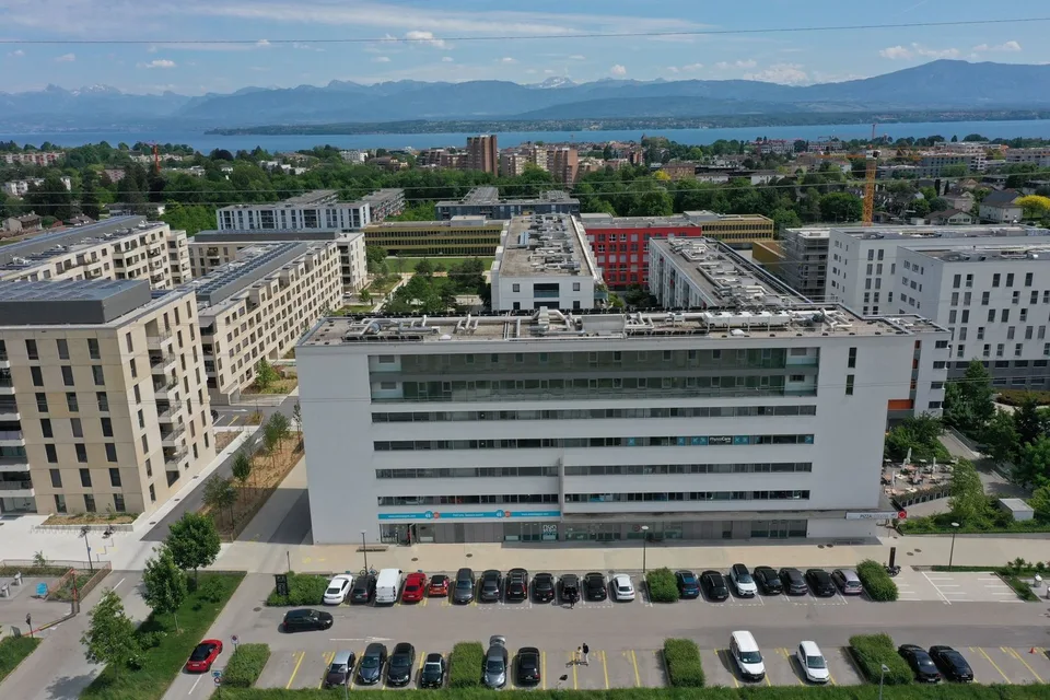 I vostri futuri uffici vicino all'autostrada - 1 mese di affitto offerto!