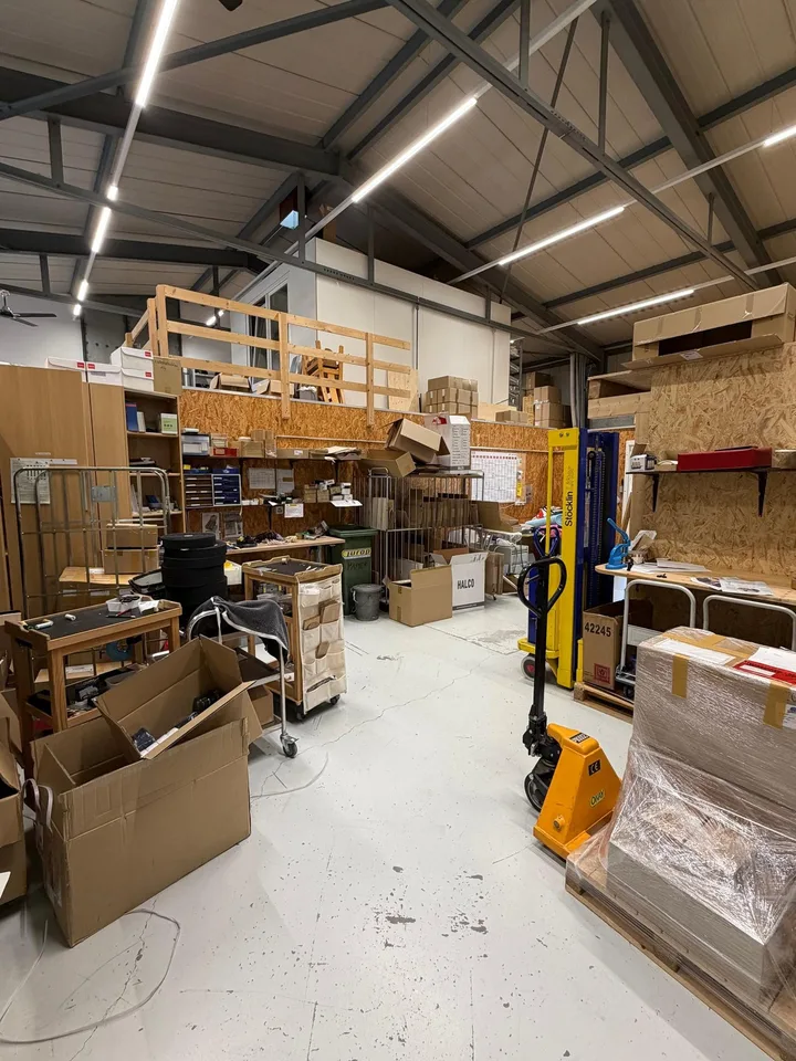 Espace commercial 210 m2 dans un emplacement idéal à Uetendorf