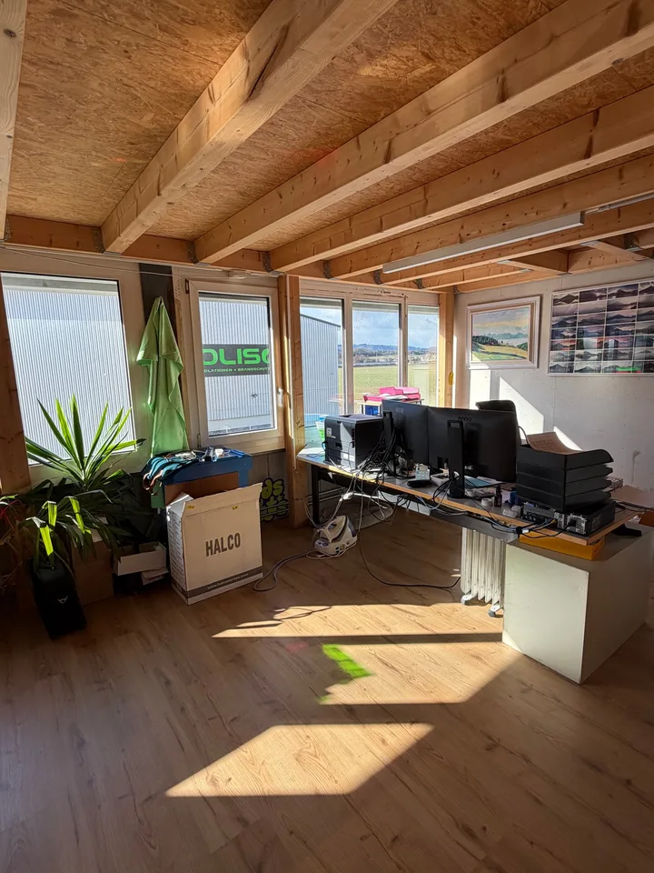 Espace commercial 210 m2 dans un emplacement idéal à Uetendorf