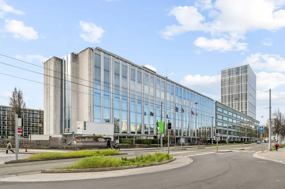 BUREAUX PLUG & WORK 1'075 m² | Quartier Pont Rouge