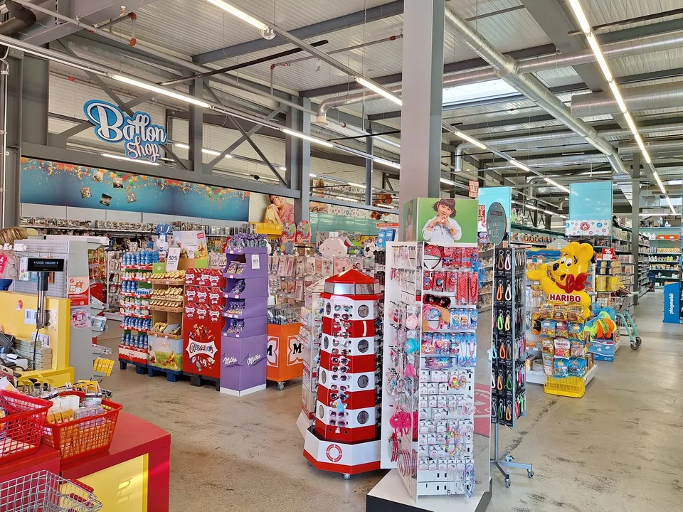 In Affitto: Superficie Commerciale a Etoy – Posizione Strategica