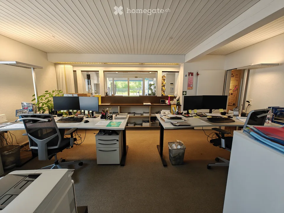 Ihr repräsentatives Firmengebäude mit Büro / Open Space / Archiv in Dielsdorf