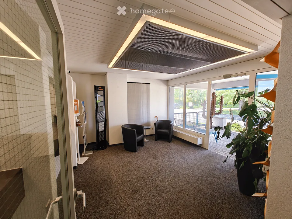 Ihr repräsentatives Firmengebäude mit Büro / Open Space / Archiv in Dielsdorf