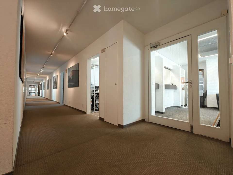 Ihr repräsentatives Firmengebäude mit Büro / Open Space / Archiv in Dielsdorf