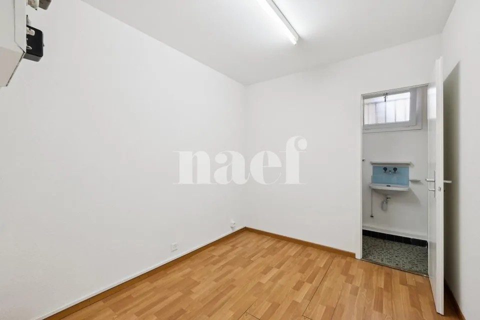 Lokal mit Schaufenster in der Nähe der Innenstadt