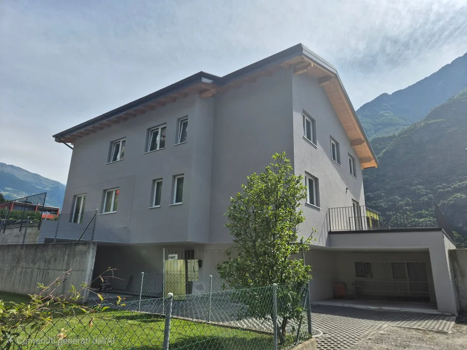 Casa bifamiliare moderna in costruzione a Biasca