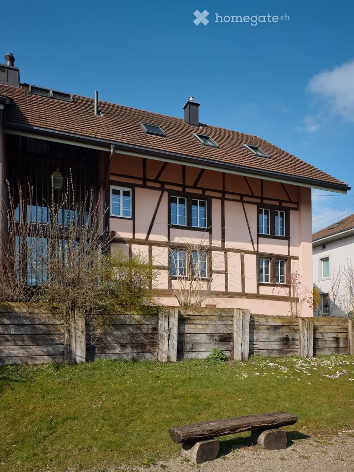 Charmante Haushälfte mit grossem Garten in Leutwil