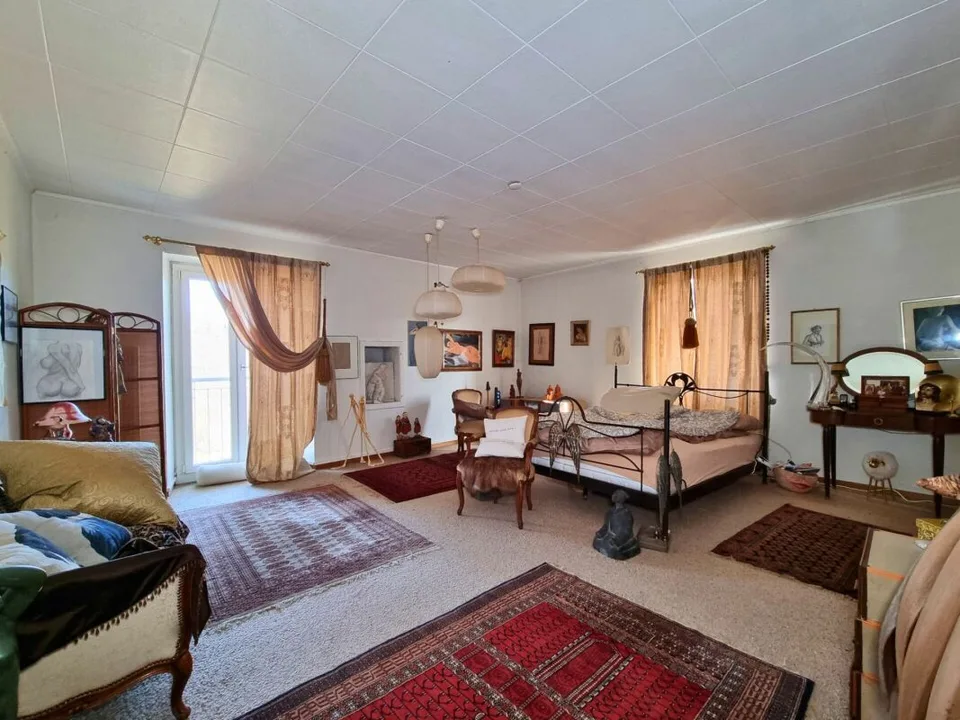 Schönes Gebäude mit einem renommierten Restaurant und einer 9-Zimmer-Wohnung inmitten der Natur – Foto 11 von 15