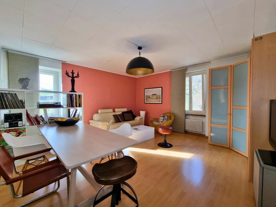 Schönes Gebäude mit einem renommierten Restaurant und einer 9-Zimmer-Wohnung inmitten der Natur – Foto 15 von 15