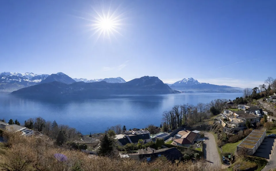 WOHNEN ÜBER DEM VIERWALDSTÄTTERSEE - Grundstück mit Entwicklungspotenzial in Weggis LU