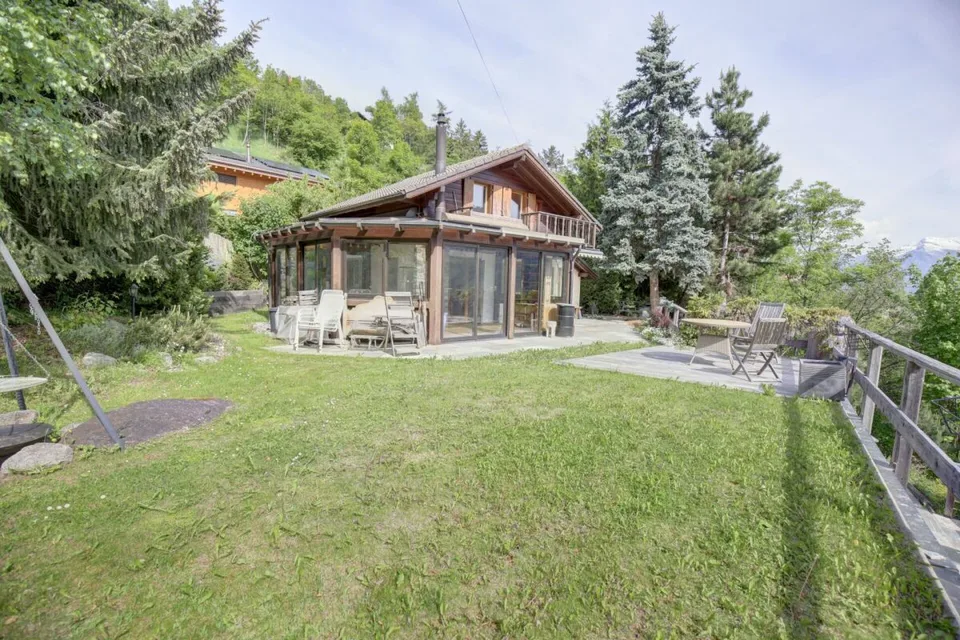 Magnifique chalet dans la nature avec jardin d'hiver !