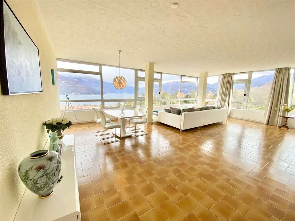 Appartement au dernier étage près du village avec piscine, court de tennis