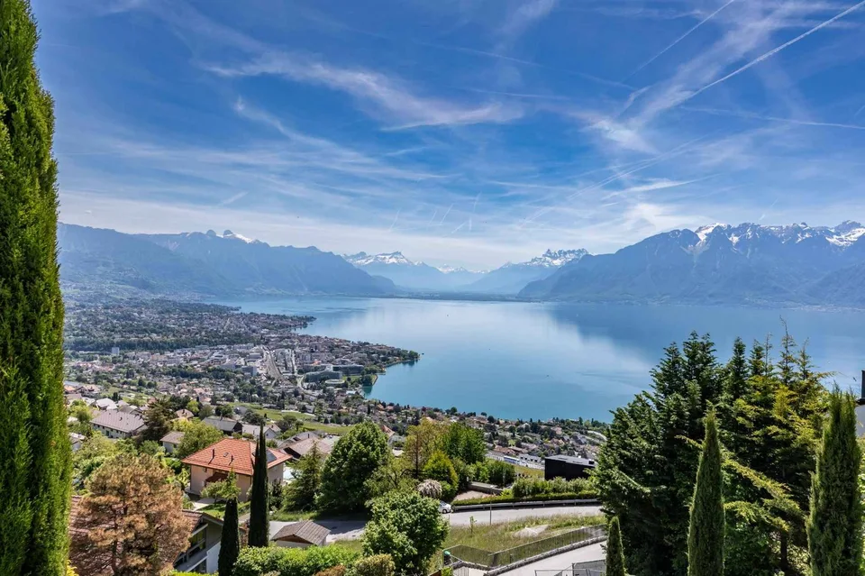 Villa contemporanea in una posizione tranquilla con una vista mozzafiato