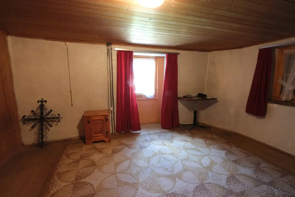 La grande casa residenziale con stalla a Schluein vicino a Ilanz/Glion – foto 8 di 11