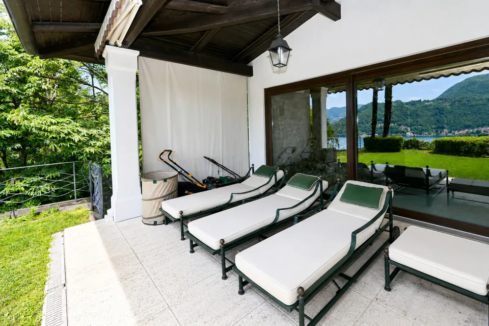 Villa di Lusso con Piscina e Vista Mozzafiato sul Lago di Lugo – foto 8 di 13