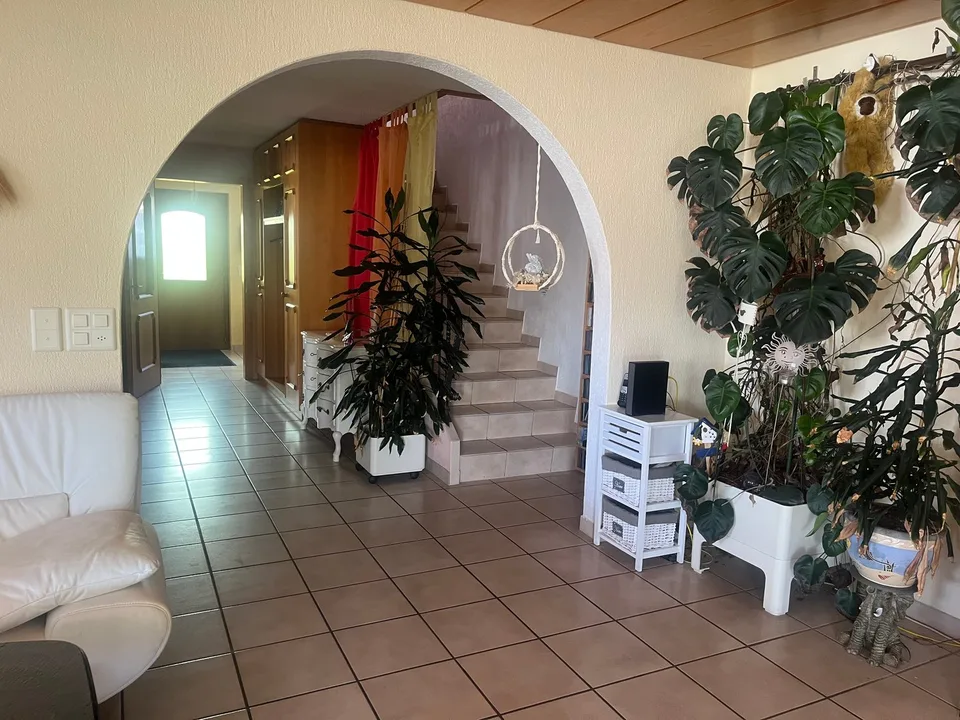 NUOVO PREZZO! Casa accessibile, grande di 7,5 locali con annesso per 2 generazioni - sì, per favore!