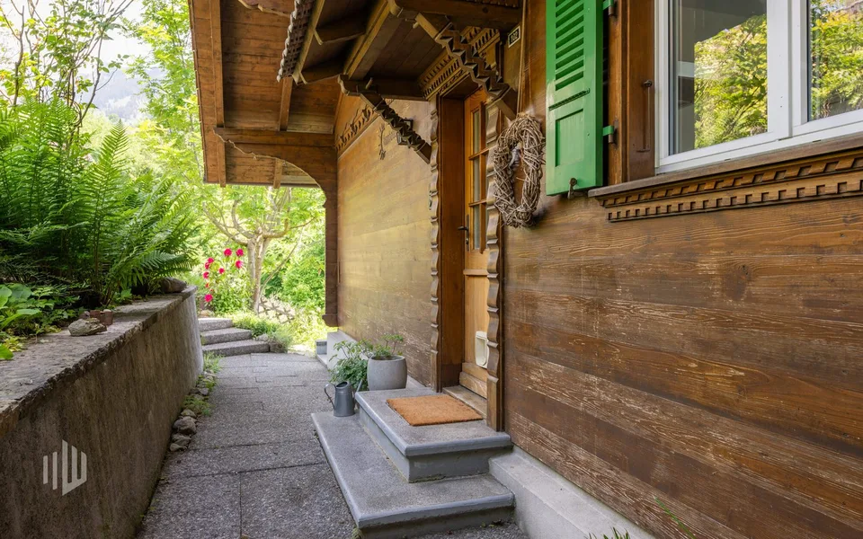 ImmoWyss -  2-Familien-Chalet mit unendlich schöner See- und Bergsicht