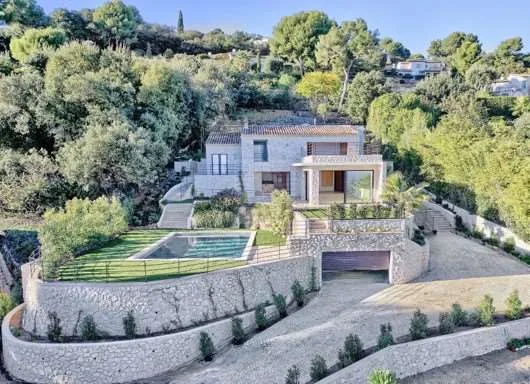 Villa neoprovenzale con magnifica vista sul mare