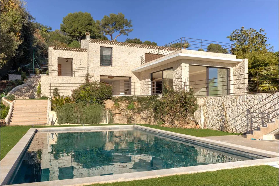 Villa neoprovenzale con magnifica vista sul mare