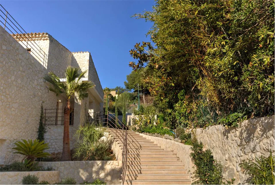 Villa neoprovenzale con magnifica vista sul mare – foto 9 di 13