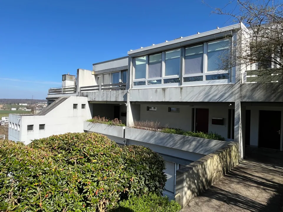 5.5-Zimmer Maisonette-Wohnung mit Gartensitzplatz hoch über dem Greifensee.
