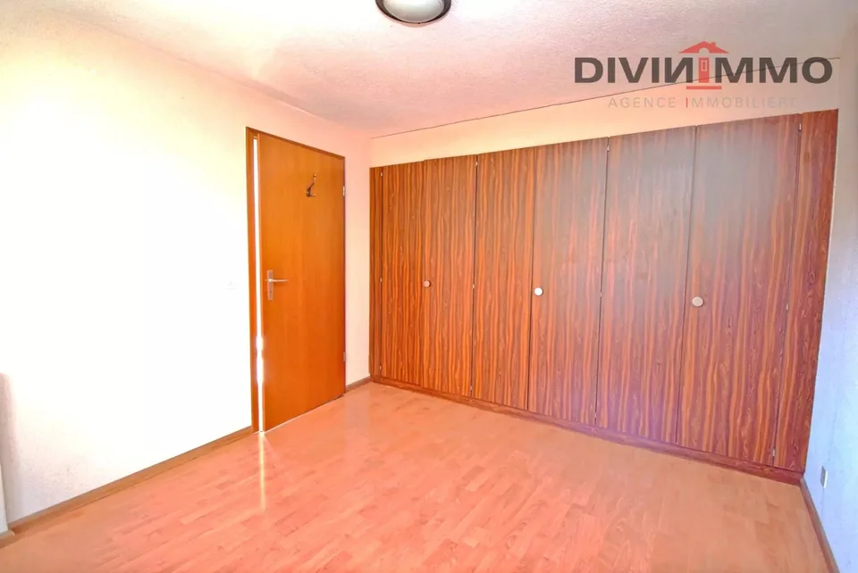 Dachgeschosswohnung mit Garage