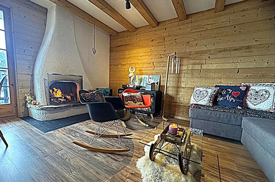Helles 2.5-Zimmer-Wohnung von 60m2, komplett renoviert. 3. Stock, unverbaubare Aussicht!