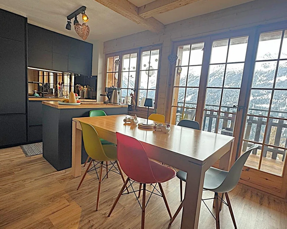 Helles 2.5-Zimmer-Wohnung von 60m2, komplett renoviert. 3. Stock, unverbaubare Aussicht!