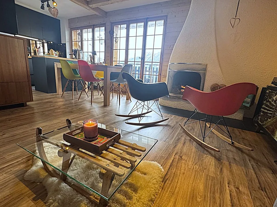 Lumineux 2.5 pièces de 60m2, entièrement rénové. 3ème étage, vue imprenable !