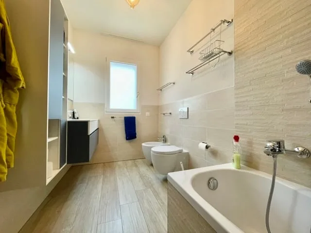 Moderno appartamento 3.5 a Lema Curio con giardino privato
