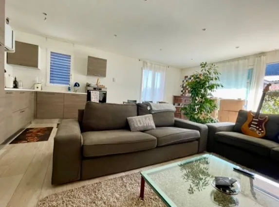 Moderno appartamento 3.5 a Lema Curio con giardino privato