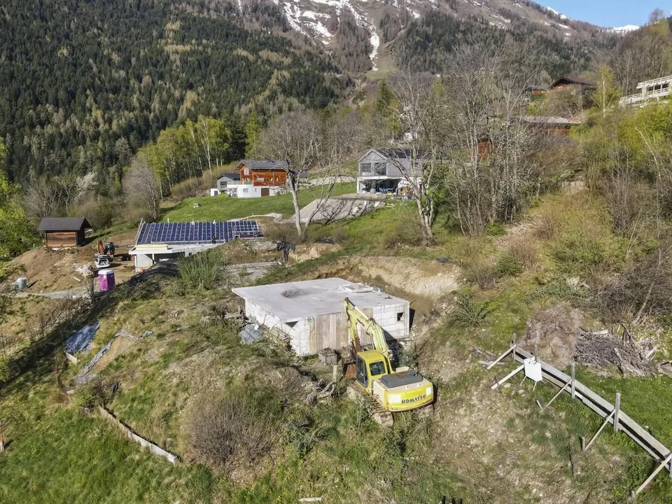 Terreno con permesso di costruire, situato a Dugny, a 5 minuti da Ovronnaz
