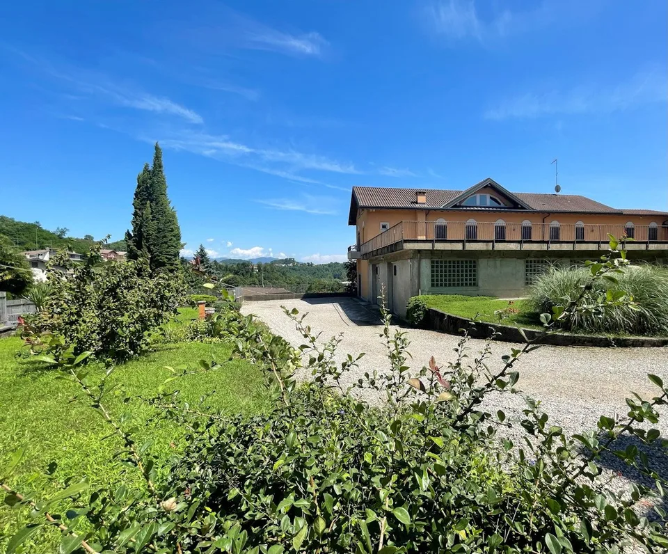 Rodero (I) - Si vende casa con due appartamenti e laboratorio