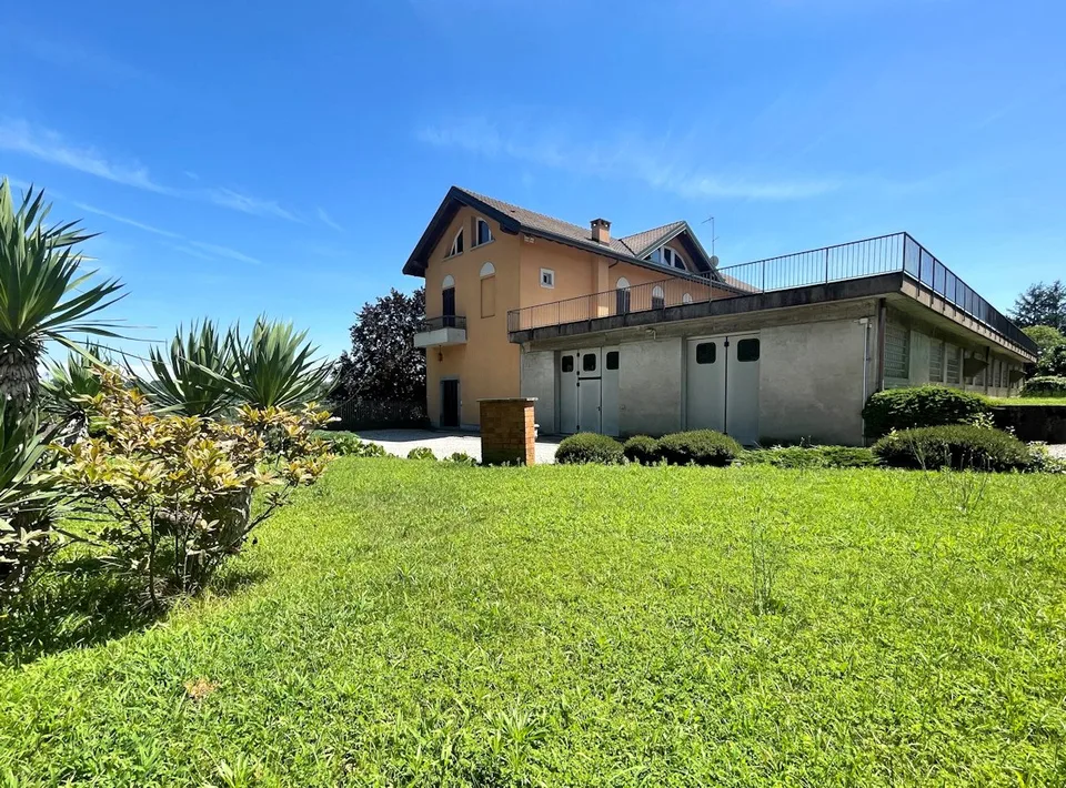 Rodero (I) - Si vende casa con due appartamenti e laboratorio
