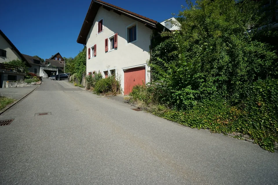 Freistehendes 4.5-Zimmer-Einfamilienhaus an sonniger Lage mit viel Gestaltungsspielraum