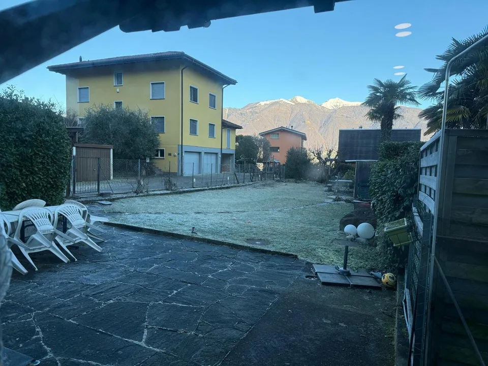 PIAZZOGNA - Casa bifamiliare ristrutturata, ampio giardino, vista lago