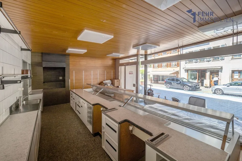 Fehr Immobili - Proprietà residenziale e commerciale situata in posizione centrale