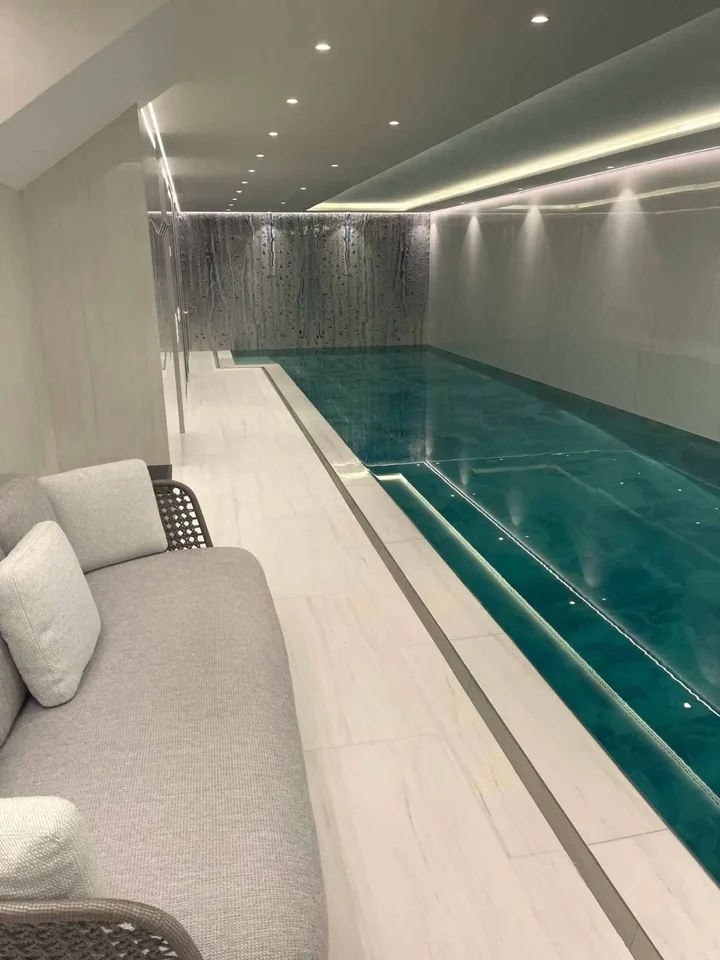 Proprietà lussuosa di 10 locali - Vista impareggiabile - Piscina interna – foto 10 di 11