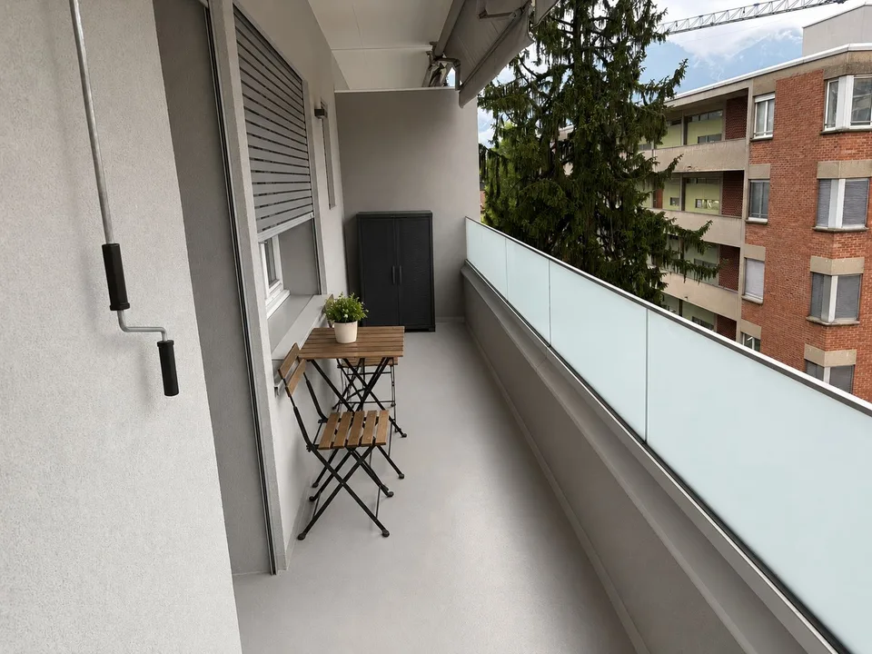 2.5 LOCALI CON AMPIO BALCONE IN POSIZIONE CENTRALE