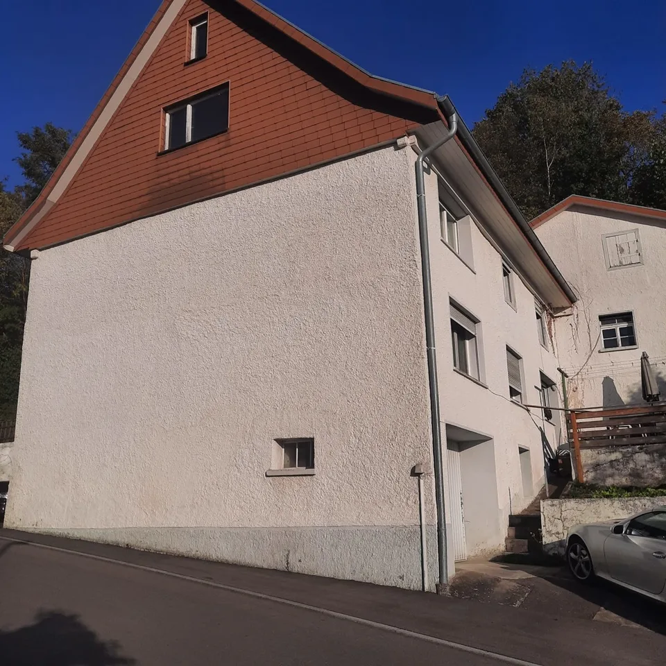 Degernau - Casa a due famiglie con potenziale di sviluppo!
